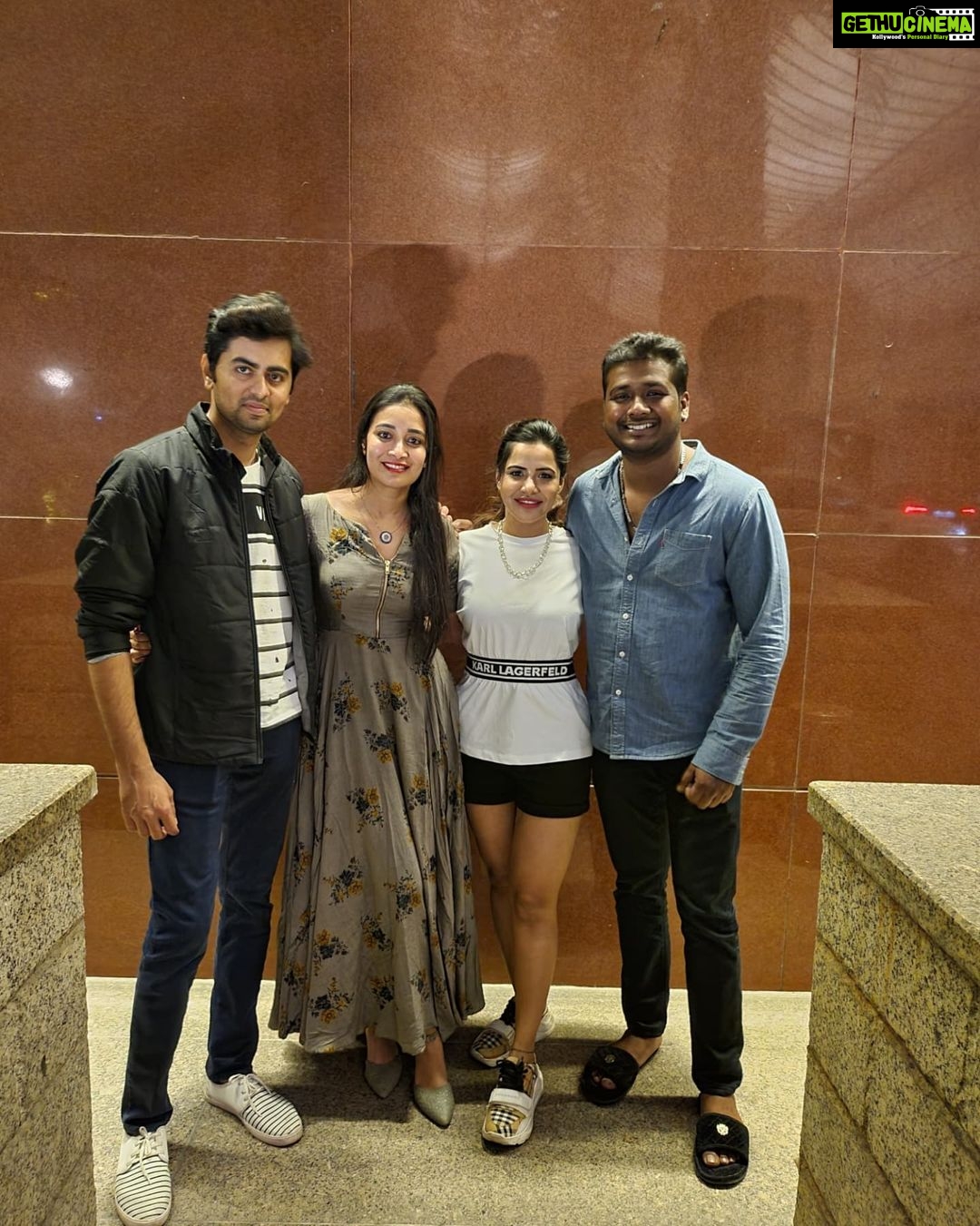 Bhanu Sri Mehra Instagram - About last night 😍 @ashu_uuu @jaswanth_jessie @sipligunjrahul @anchorravi_offl @itshimaja #funtime #busylife #peace #bhanusree🔥❤️ #hybridpilla