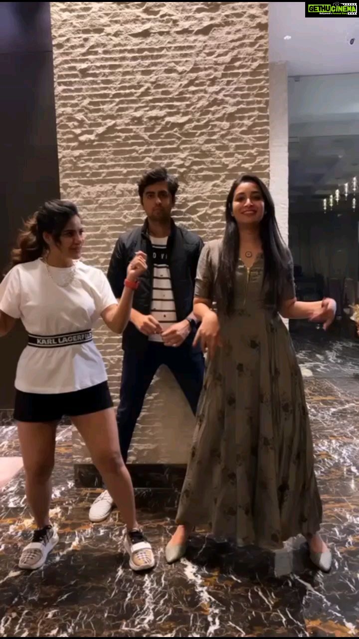 Bhanu Sri Mehra Instagram - Cuties 😍 @ashu_uuu @jaswanth_jessie #funtime #bb234 #hybridpilla #reels