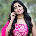 Bhanu Sri Mehra Instagram - Heylo all 👋 Pic:@saicharanthejareddyphotography Outfit:@sr_label_by_yaminireddy #bhanusree🔥❤️ #superqueen #hybridpilla