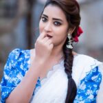 Bhanu Sri Mehra Instagram - 💙🤍 @sr_label_by_yaminireddy @saicharanthejareddyphotography @hairstylistravi #bhanusree🔥❤️ #hybridpilla #actorslife #enjoy