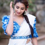 Bhanu Sri Mehra Instagram - 💙🤍 @sr_label_by_yaminireddy @saicharanthejareddyphotography @hairstylistravi #bhanusree🔥❤️ #hybridpilla #actorslife #enjoy