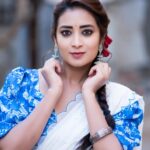 Bhanu Sri Mehra Instagram - 💙🤍 @sr_label_by_yaminireddy @saicharanthejareddyphotography @hairstylistravi #bhanusree🔥❤️ #hybridpilla #actorslife #enjoy