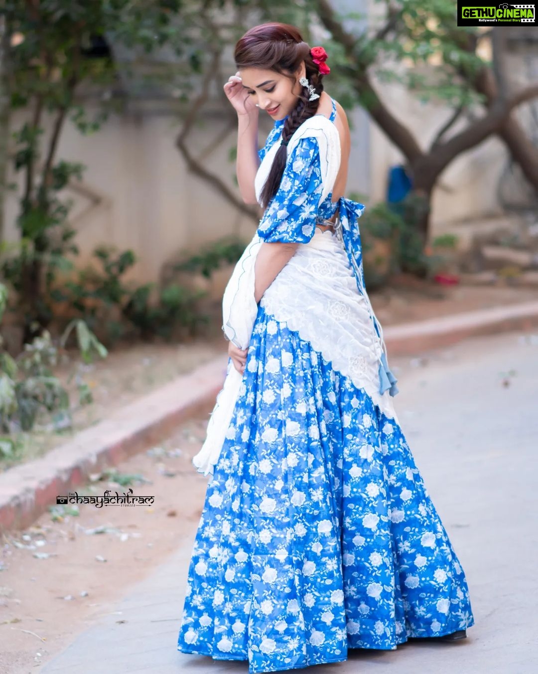 Bhanu Sri Mehra Instagram - She leaves a little sparkle ✨ wherever she goes 🦋 @sr_label_by_yaminireddy @saicharanthejareddyphotography @hairstylistravi #traditional #halfsaree #love #bhanusree🔥❤️ #actorslife #busy #hybridpilla