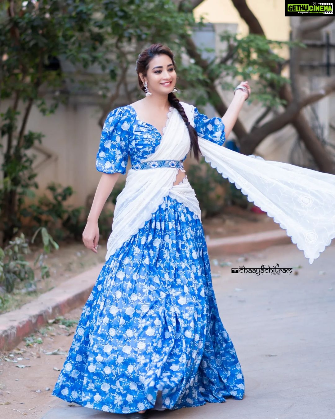 Bhanu Sri Mehra Instagram - She leaves a little sparkle ✨ wherever she goes 🦋 @sr_label_by_yaminireddy @saicharanthejareddyphotography @hairstylistravi #traditional #halfsaree #love #bhanusree🔥❤️ #actorslife #busy #hybridpilla