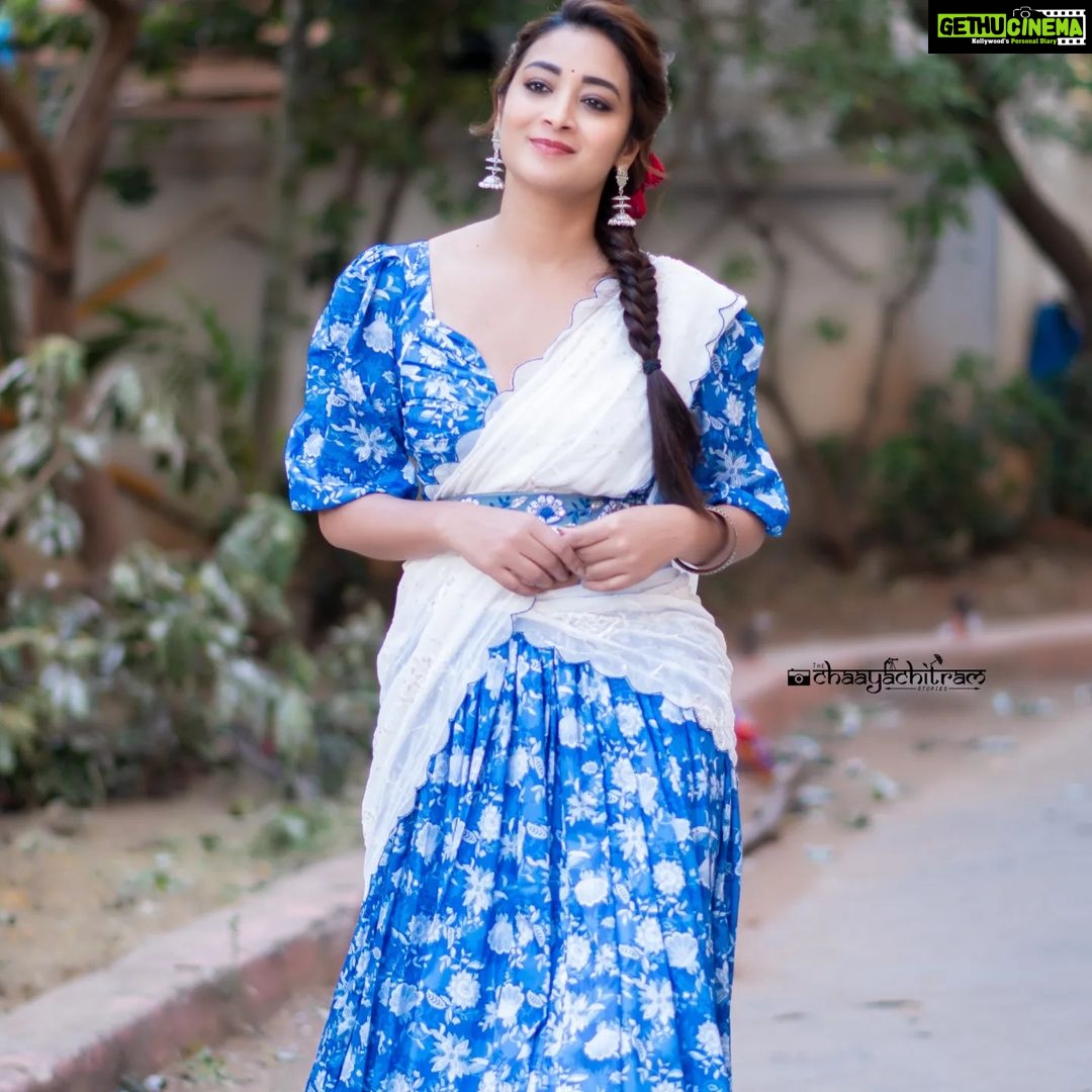 Bhanu Sri Mehra Instagram - She leaves a little sparkle ✨ wherever she goes 🦋 @sr_label_by_yaminireddy @saicharanthejareddyphotography @hairstylistravi #traditional #halfsaree #love #bhanusree🔥❤️ #actorslife #busy #hybridpilla