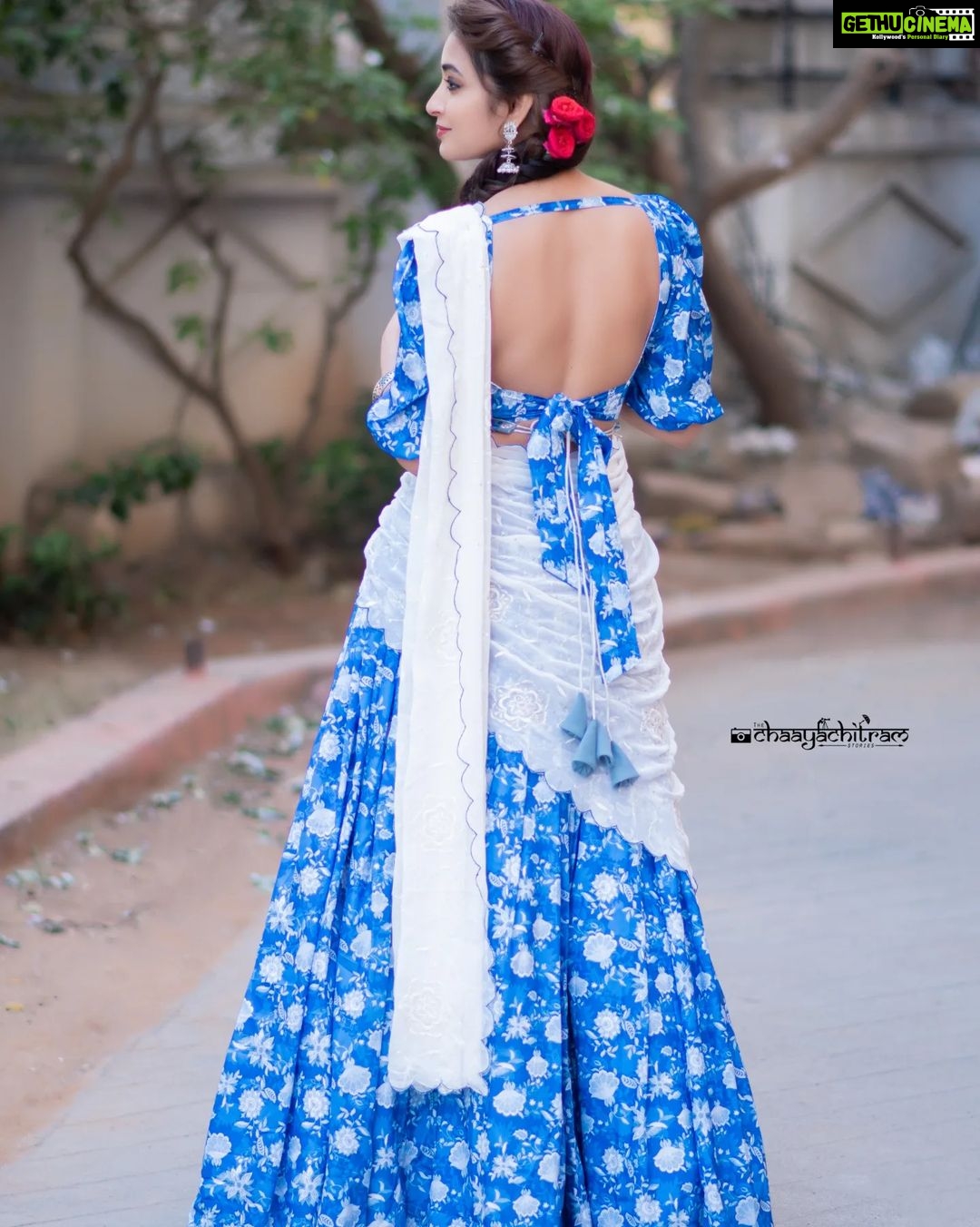Bhanu Sri Mehra Instagram - She leaves a little sparkle ✨ wherever she goes 🦋 @sr_label_by_yaminireddy @saicharanthejareddyphotography @hairstylistravi #traditional #halfsaree #love #bhanusree🔥❤️ #actorslife #busy #hybridpilla