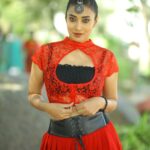 Bhanu Sri Mehra Instagram - 🔥 @sudha_boutique @naveen_photography_official #nippura #bhanusree🔥❤️ #hybridpilla