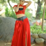 Bhanu Sri Mehra Instagram - Be Savage Not Average ❤ @sudha_boutique @naveen_photography_official #bhanusree🔥❤️ #southindiaactress #hybridpilla #starmaa #bbjodi