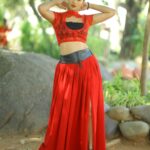 Bhanu Sri Mehra Instagram - Be Savage Not Average ❤ @sudha_boutique @naveen_photography_official #bhanusree🔥❤️ #southindiaactress #hybridpilla #starmaa #bbjodi