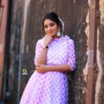 Bhanu Sri Mehra Instagram - 🌸 @sudha_boutique @anil_photographs #zeetelugu #superqueen #bhanusree🔥❤️ #retrolove