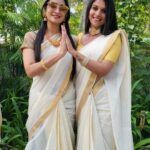 Bhanu Sri Mehra Instagram - Suma akka vurilo akka tho Sankranti sambaralu on @zeetelugu @kanakalasuma @snigdha.nayani @yeshmioffical @navya_swamy #bhanusree🔥❤️ #festival #Sankranti #panduga #hybridpilla #zeetelugu