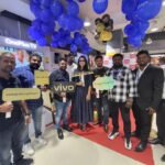 Bhanu Sri Mehra Instagram - Vivov23 unboxong happy feeling 🥰 @vivo_india_telangana @reliance_digital #attapur #reliancedigital #bhanusree🔥❤️