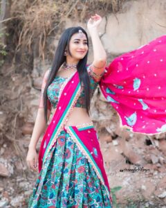 Bhanu Sri Mehra Instagram - 🦜 @saicharanthejareddyphotography @kadhambari_studio #bhanusree🔥❤️ #hybridpilla #actorslife #happy