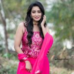 Bhanu Sri Mehra Instagram - Heylo all 👋 Pic:@saicharanthejareddyphotography Outfit:@sr_label_by_yaminireddy #bhanusree🔥❤️ #superqueen #hybridpilla