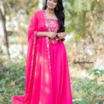 Bhanu Sri Mehra Instagram - Pink 💗 Outfit by:@sr_label_by_yaminireddy Pic:@saicharanthejareddyphotography #newlook #superqueen #bhanusree🔥❤️ #actress #busylife #hybridpilla