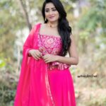 Bhanu Sri Mehra Instagram - Pink 💗 Outfit by:@sr_label_by_yaminireddy Pic:@saicharanthejareddyphotography #newlook #superqueen #bhanusree🔥❤️ #actress #busylife #hybridpilla