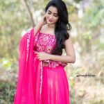 Bhanu Sri Mehra Instagram - Pink 💗 Outfit by:@sr_label_by_yaminireddy Pic:@saicharanthejareddyphotography #newlook #superqueen #bhanusree🔥❤️ #actress #busylife #hybridpilla