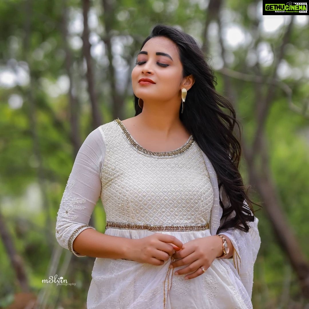 Bhanu Sri Mehra Instagram - Good vibes ✨ only happy Sunday 😊 📸:@melvin_photography666 #sunday #vibes #weekend #happyday #bhanusree🔥❤️