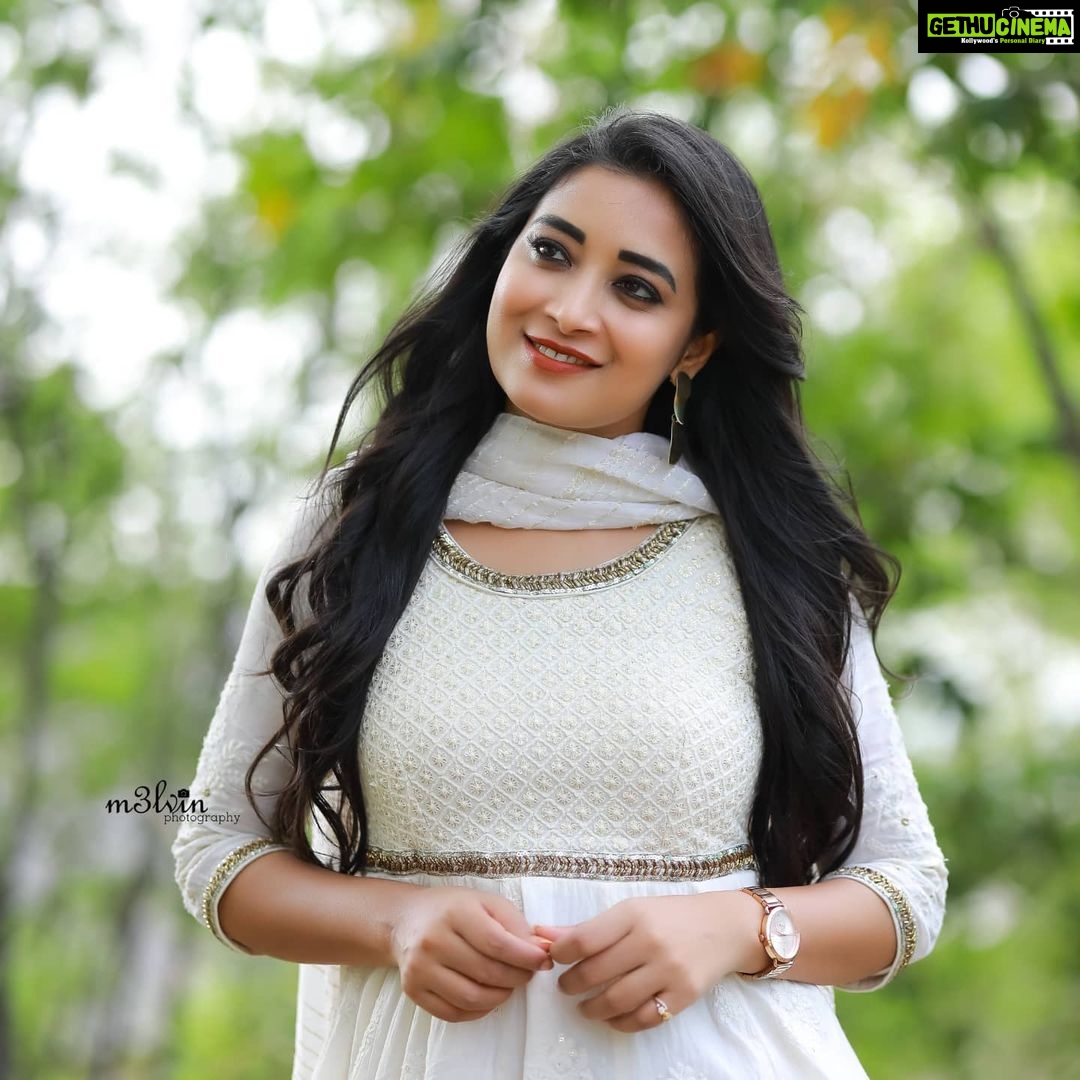 Bhanu Sri Mehra Instagram - 🕊 📸:@melvin_photography666 * * #selflove #peaceful #happyfeeling #bhanusree🔥❤️ #hybridpilla