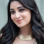 Bhanu Sri Mehra Instagram - 🤎 📸:@saicharanthejareddyphotography Outfit:@divya_varun_offical * * * #newpost #newlook #bhanusree🔥❤️ #hybridpilla #tollywoodactress