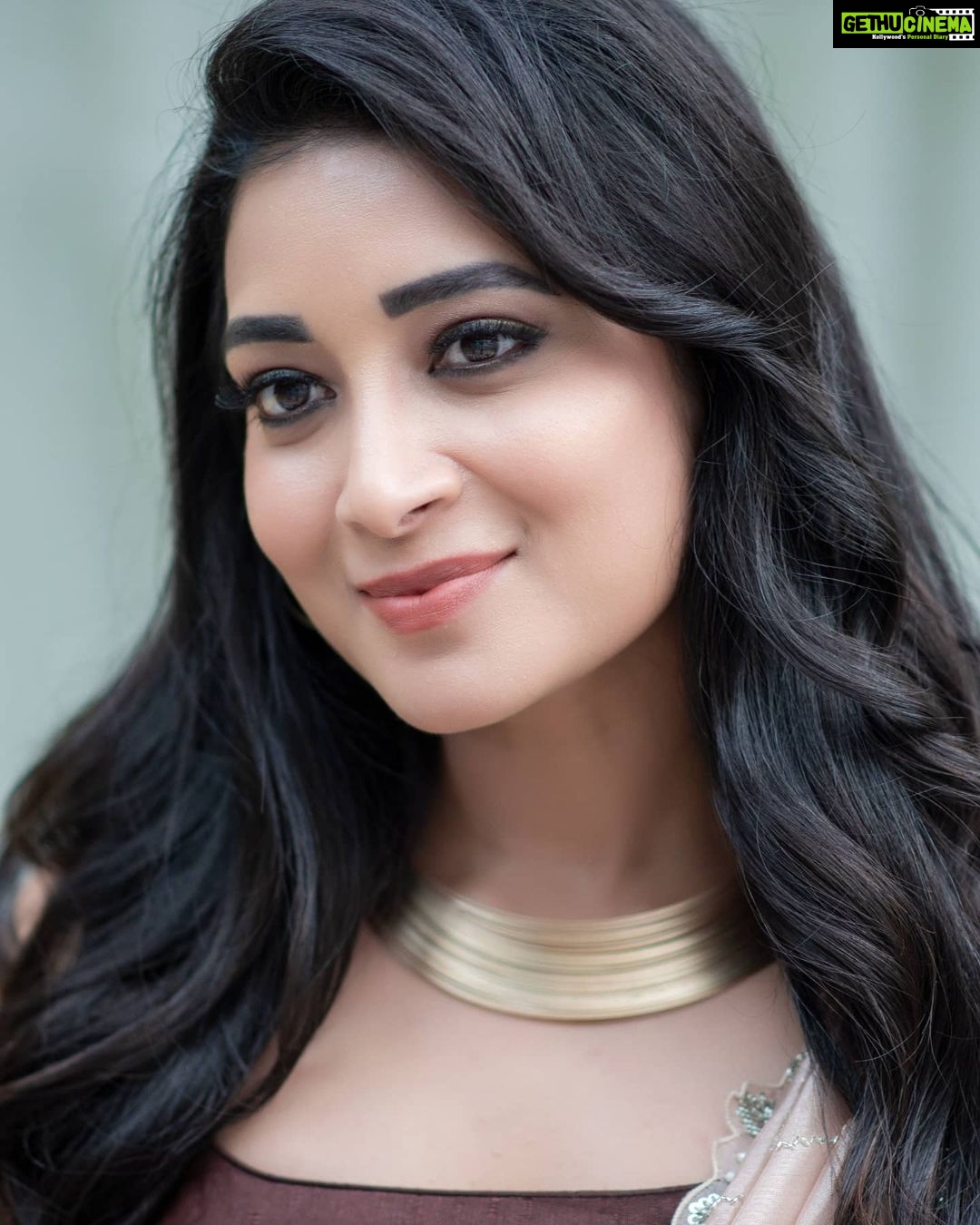 Bhanu Sri Mehra Instagram - 🤎 📸:@saicharanthejareddyphotography Outfit:@divya_varun_offical * * * #newpost #newlook #bhanusree🔥❤️ #hybridpilla #tollywoodactress