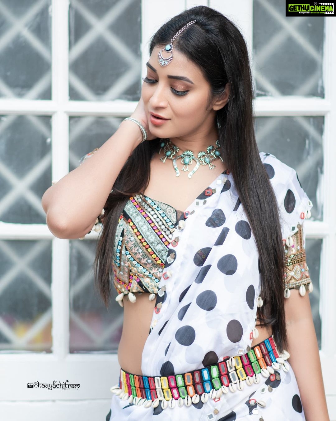 Bhanu Sri Mehra Instagram - 🐼 Outfit by :@mudradesigninghome 📸:@saicharanthejareddyphotography #bhanusree🔥❤️ #stylish #tollywoodactress #bb2 #anchor #actor #bhanusree