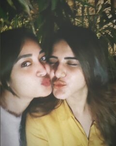 Bhanu Sri Mehra Instagram - Darling 🤩 @ashu_uuu #chill #time #friends #bhanusree🔥❤️ #ashureddy #actress #life #happyfaces