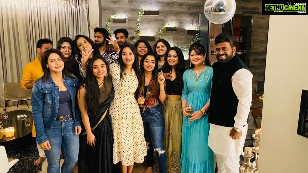 Bhanu Sri Mehra Instagram - Happy souls 💛 About last nyt @nandini.rai @navya_swamy @challa.reddy #diwali #party #enjoyed #somuchfun #bhanusree🔥❤️