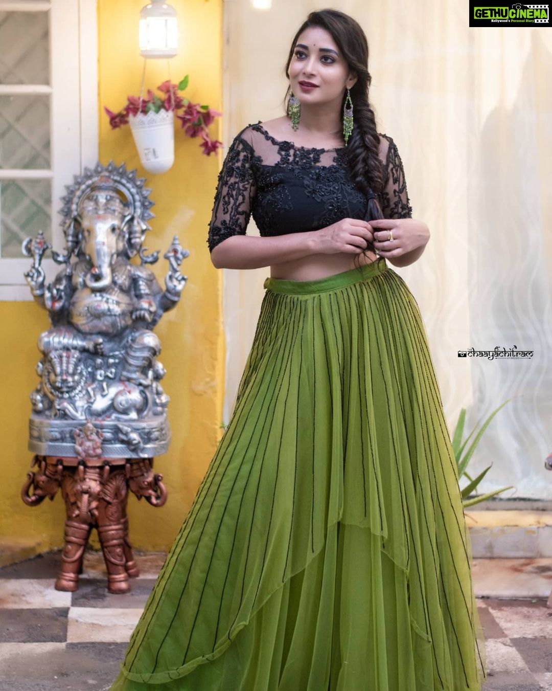 Bhanu Sri Mehra Instagram - The moon 🌙 and the stars 🌟 don't glow as bright as your eyes ✨ your extremely beautiful 🦋 📸:@saicharanthejareddyphotography Outfit:@divya_varun_offical #bhanusree🔥❤️ #hybridpilla #shine #glow #beautiful #girl #busylife #peace