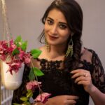 Bhanu Sri Mehra Instagram - Find the beauty and shine every day ✨ 💞 📸:@saicharanthejareddyphotography Outfit:@divya_varun_offical #newclick #everyday #shine #bhanusree🔥❤️ #hybridpilla