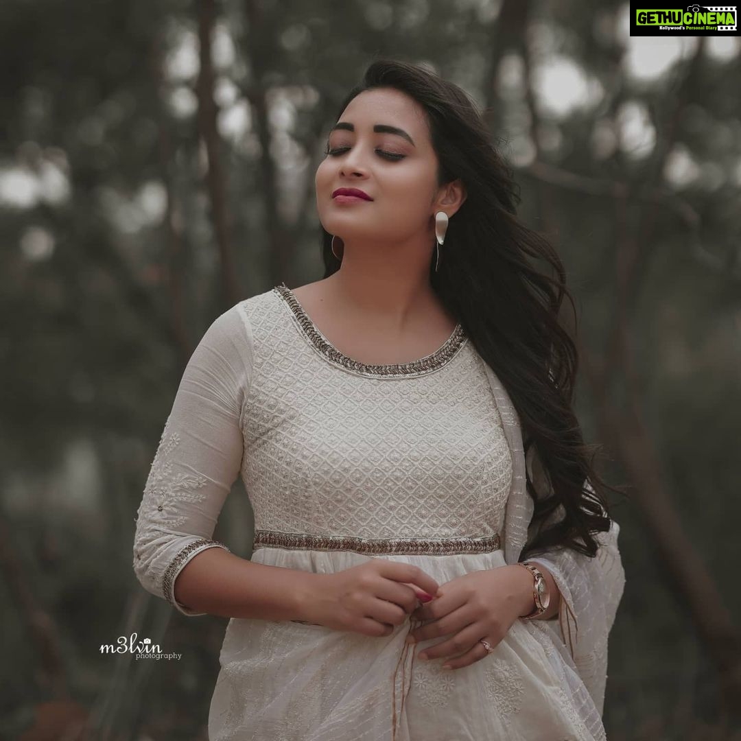 Bhanu Sri Mehra Instagram - Good vibes ✨ only happy Sunday 😊 📸:@melvin_photography666 #sunday #vibes #weekend #happyday #bhanusree🔥❤️