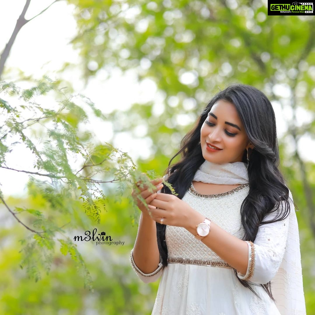 Bhanu Sri Mehra Instagram - 🕊 📸:@melvin_photography666 * * #selflove #peaceful #happyfeeling #bhanusree🔥❤️ #hybridpilla