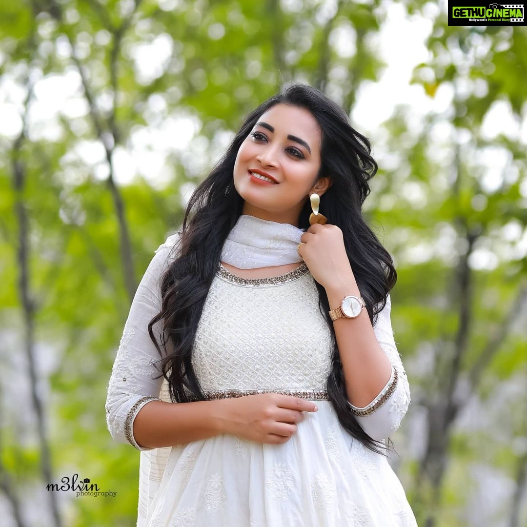 Bhanu Sri Mehra Instagram - 🕊 📸:@melvin_photography666 * * #selflove #peaceful #happyfeeling #bhanusree🔥❤️ #hybridpilla