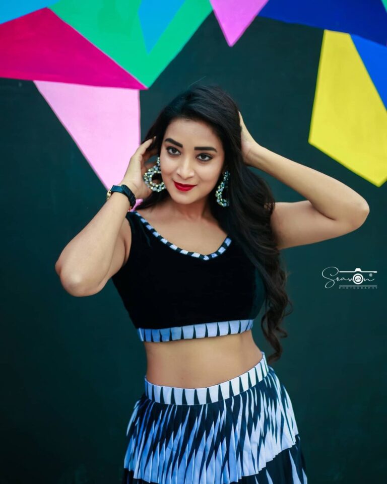 Bhanu Sri Mehra Instagram - Hotie 🙈 Outfit by:@navya.marouthu 📸:@sravanphotographyofficial #tollywoodhotactress #actress # #bhanusree🔥❤️ #backandwhite #love #newclick