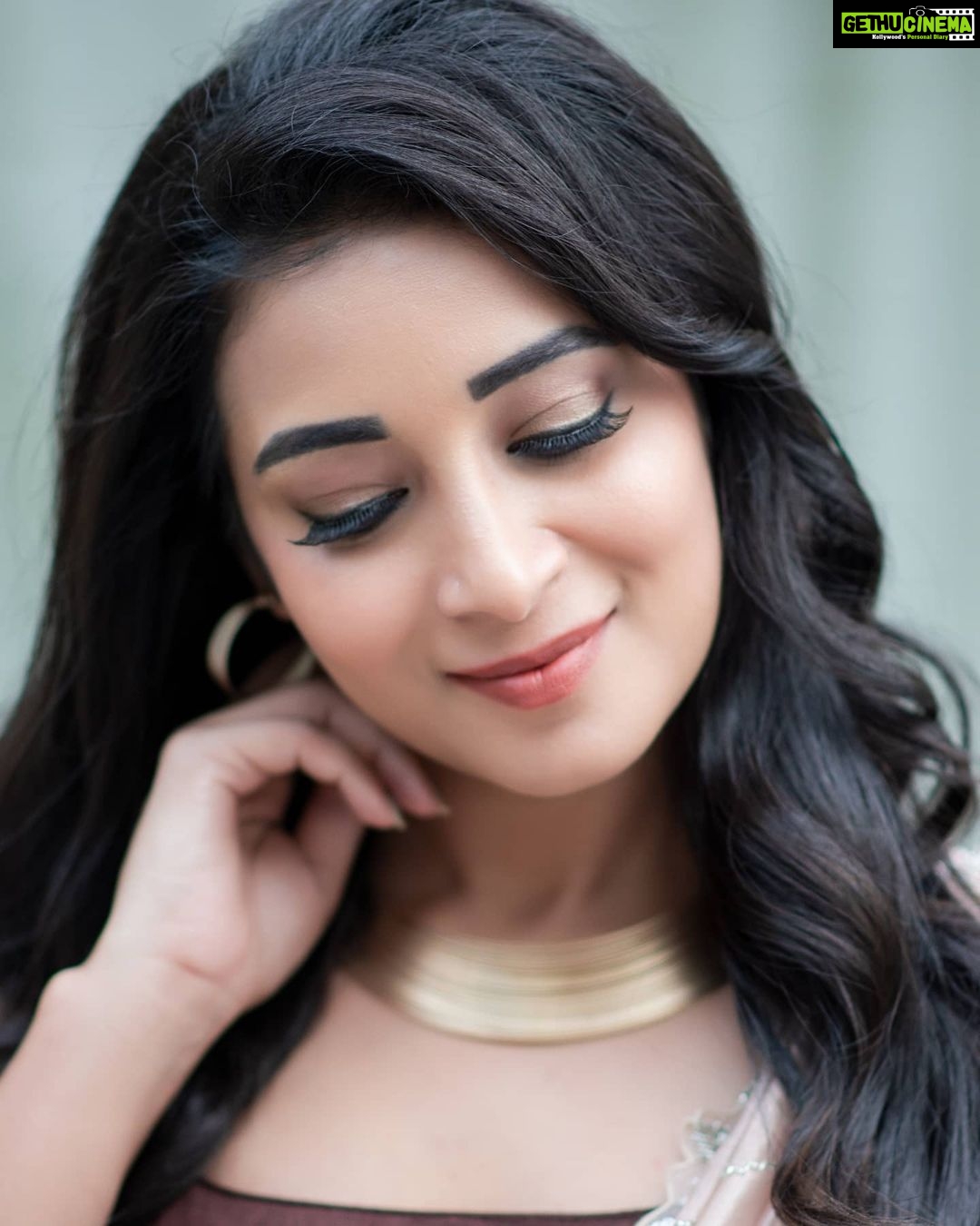 Bhanu Sri Mehra Instagram - 🤎 📸:@saicharanthejareddyphotography Outfit:@divya_varun_offical * * * #newpost #newlook #bhanusree🔥❤️ #hybridpilla #tollywoodactress