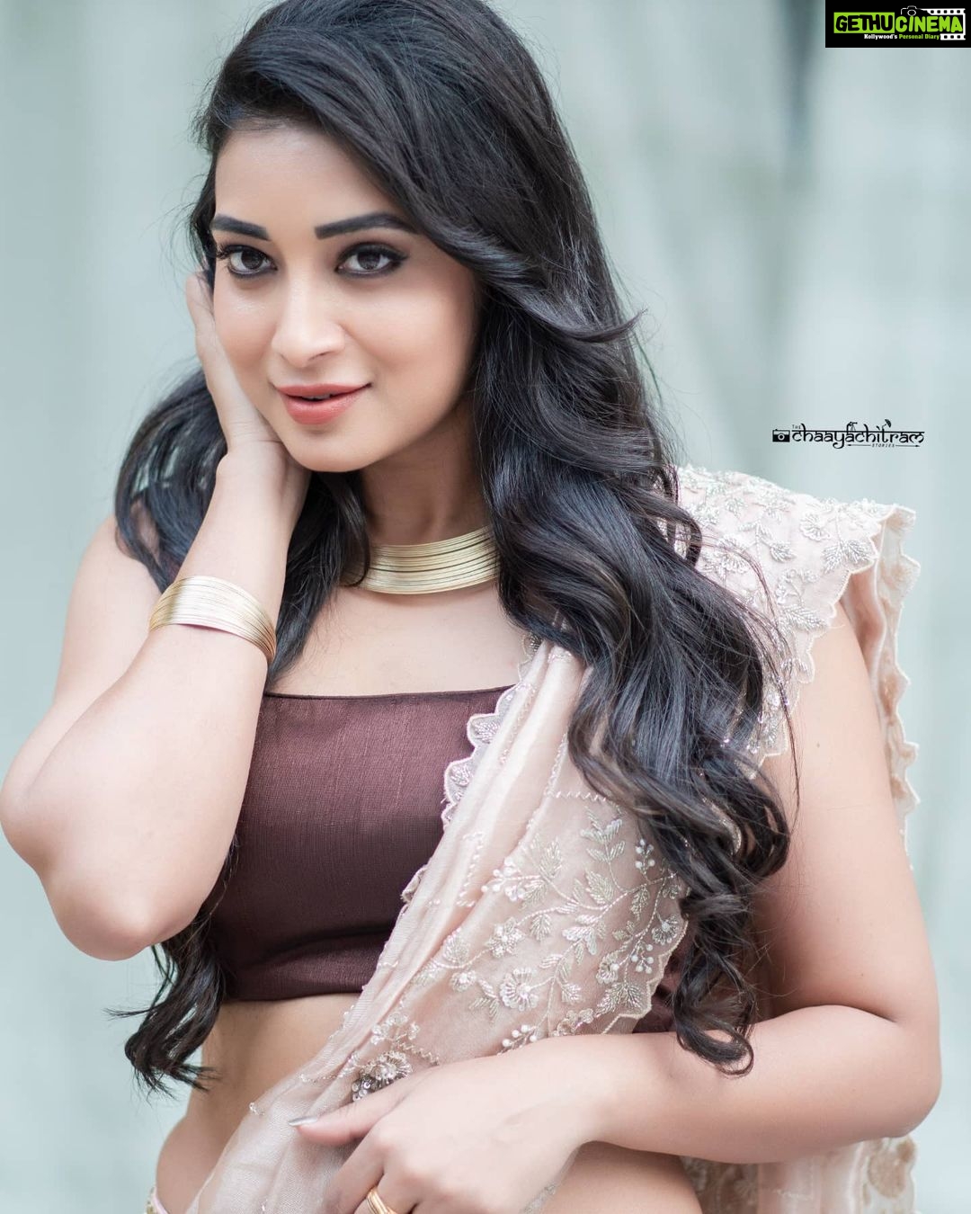 Bhanu Sri Mehra Instagram - 🤎 📸:@saicharanthejareddyphotography Outfit:@divya_varun_offical * * * #newpost #newlook #bhanusree🔥❤️ #hybridpilla #tollywoodactress