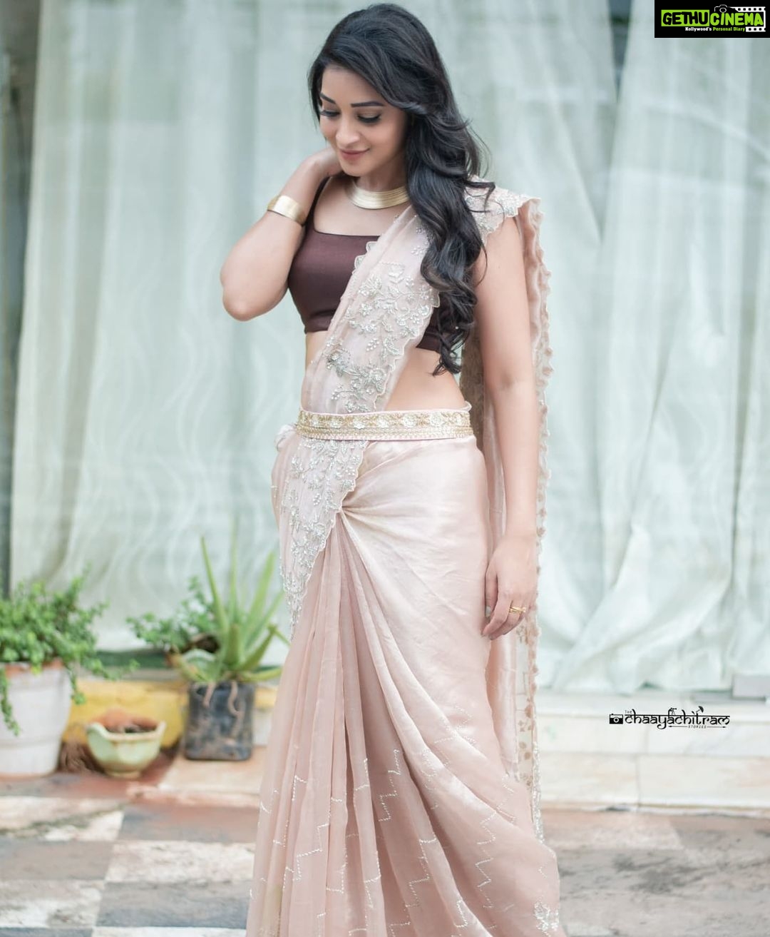 Bhanu Sri Mehra Instagram - 🤎💥 📸:@saicharanthejareddyphotography Outfit:@divya_varun_offical * * #tollywoodactress #southindianactress #bhanusree🔥❤️ #busylife #actorslife #bhanusree #hybridpilla