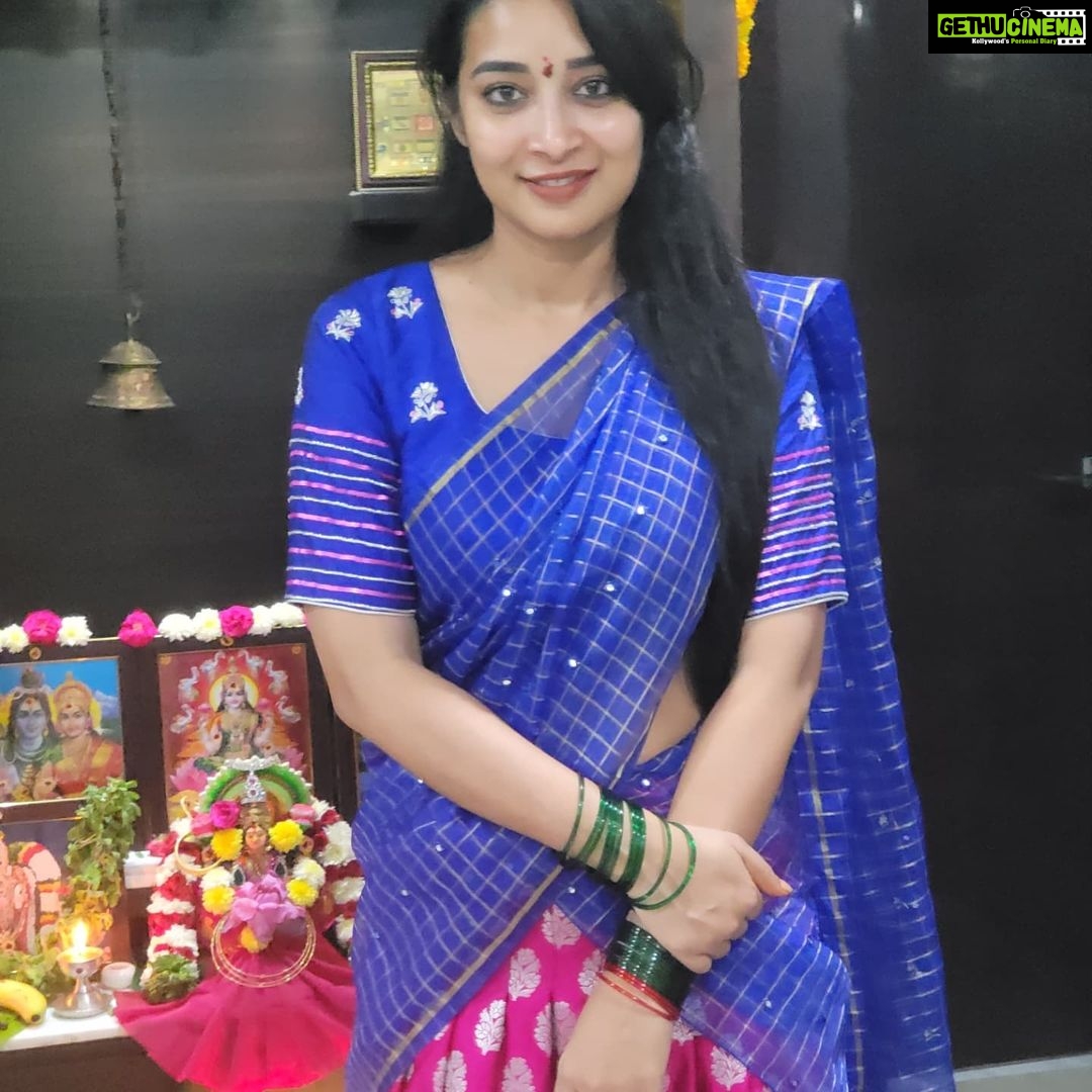 Bhanu Sri Mehra Instagram - Happy Diwali 🧨 glowing with peace ✌ joy and prosperity ✨ Outfit by:@jahnavivarmalabel #festival #Diwali #mood #peace #enjoy #bhanusree🔥❤️ #hybridpilla