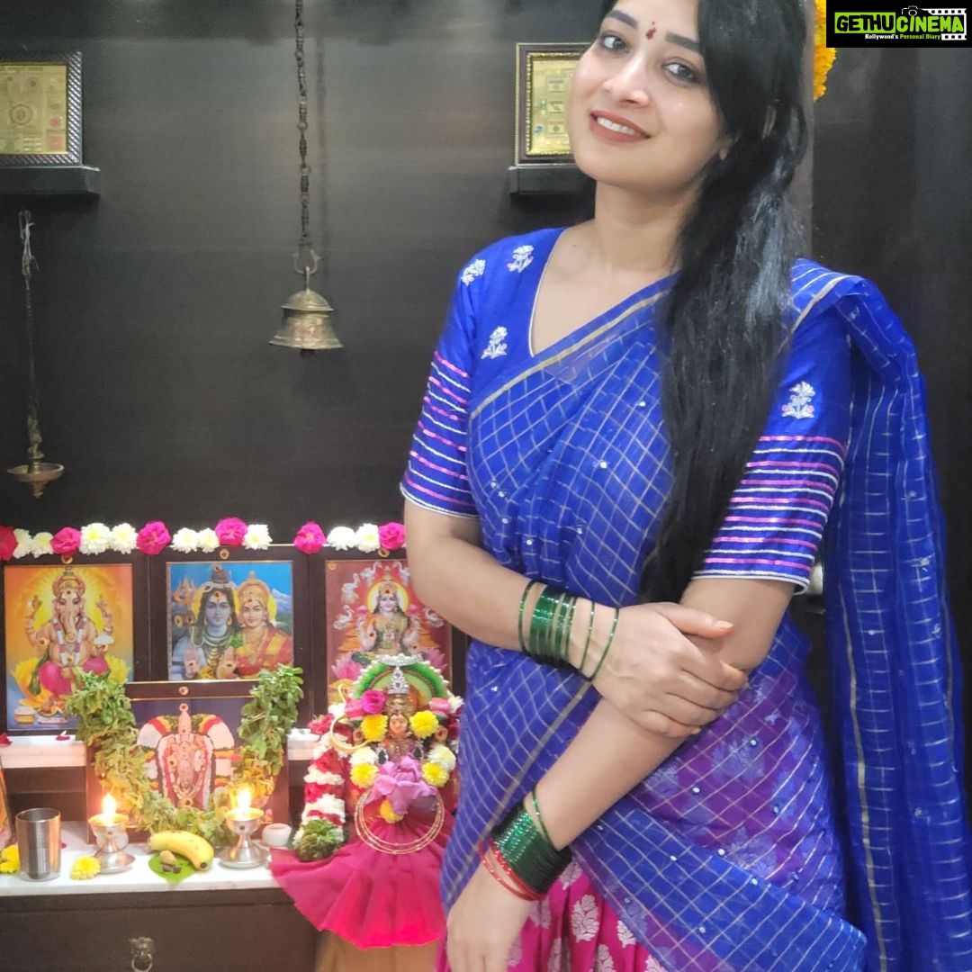 Bhanu Sri Mehra Instagram - Happy Diwali 🧨 glowing with peace ✌ joy and prosperity ✨ Outfit by:@jahnavivarmalabel #festival #Diwali #mood #peace #enjoy #bhanusree🔥❤️ #hybridpilla