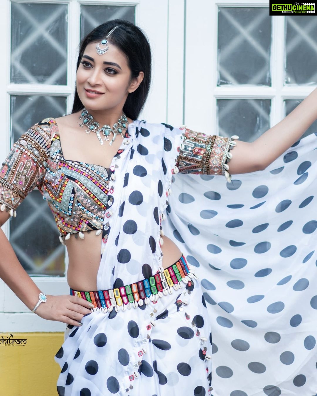 Bhanu Sri Mehra Instagram - 🐼 Outfit by :@mudradesigninghome 📸:@saicharanthejareddyphotography #bhanusree🔥❤️ #stylish #tollywoodactress #bb2 #anchor #actor #bhanusree