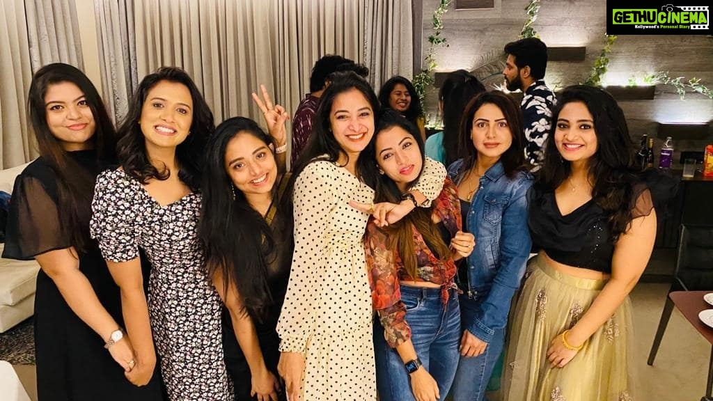 Bhanu Sri Mehra Instagram - Happy souls 💛 About last nyt @nandini.rai @navya_swamy @challa.reddy #diwali #party #enjoyed #somuchfun #bhanusree🔥❤️