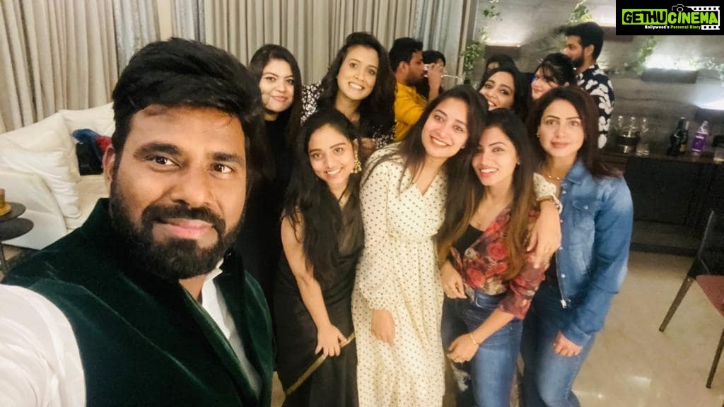 Bhanu Sri Mehra Instagram - Happy souls 💛 About last nyt @nandini.rai @navya_swamy @challa.reddy #diwali #party #enjoyed #somuchfun #bhanusree🔥❤️