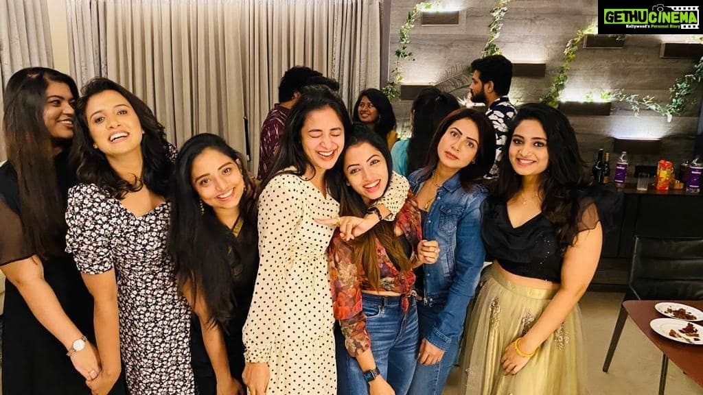 Bhanu Sri Mehra Instagram - Happy souls 💛 About last nyt @nandini.rai @navya_swamy @challa.reddy #diwali #party #enjoyed #somuchfun #bhanusree🔥❤️
