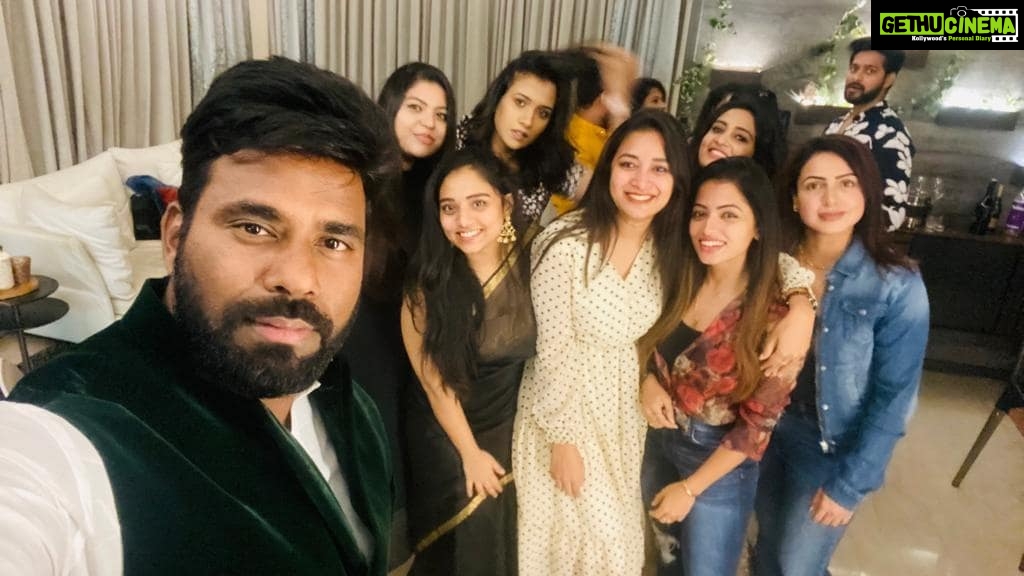 Bhanu Sri Mehra Instagram - Happy souls 💛 About last nyt @nandini.rai @navya_swamy @challa.reddy #diwali #party #enjoyed #somuchfun #bhanusree🔥❤️