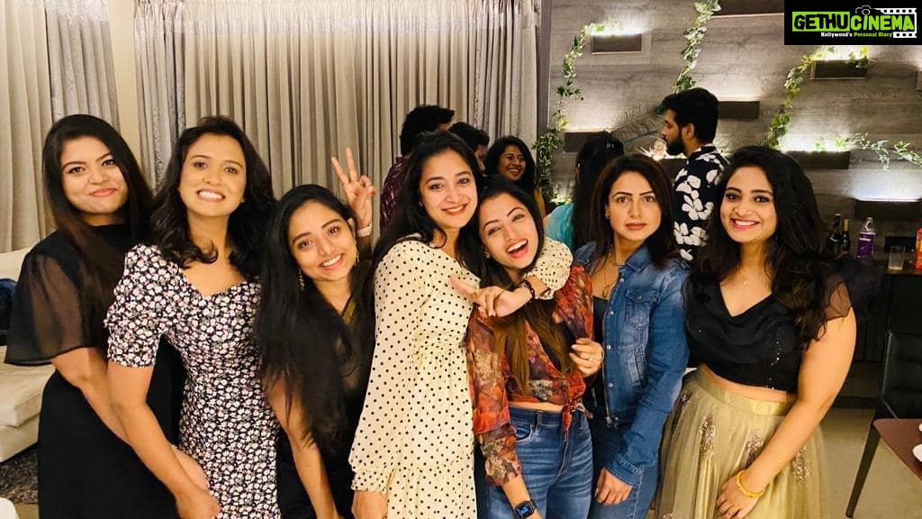Bhanu Sri Mehra Instagram - Happy souls 💛 About last nyt @nandini.rai @navya_swamy @challa.reddy #diwali #party #enjoyed #somuchfun #bhanusree🔥❤️