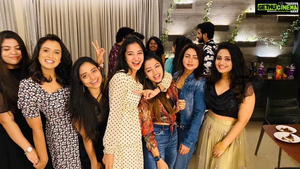 Bhanu Sri Mehra Instagram - Happy souls 💛 About last nyt @nandini.rai @navya_swamy @challa.reddy #diwali #party #enjoyed #somuchfun #bhanusree🔥❤️