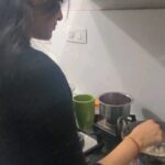 Bhanu Sri Mehra Instagram - Making chiken curry with my bestie 👯‍♀️😍 @pc_cheruku * * #cooking #withfriend #girls #bhanusree🔥❤️