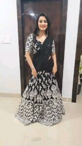Bhanu Sri Mehra Instagram - @hairstylistravi Outfit:@mudradesigninghome By pratyusha Earrings:@pretty.jewelbox