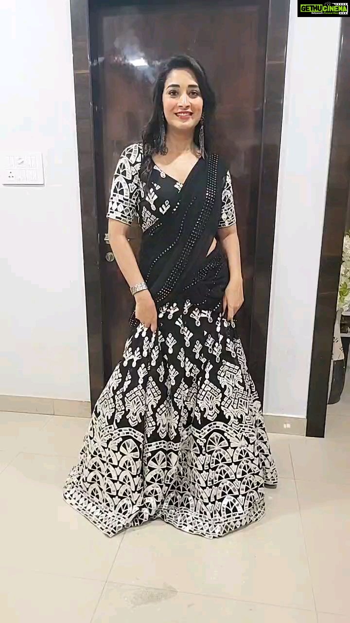 Bhanu Sri Mehra Instagram - @hairstylistravi Outfit:@mudradesigninghome By pratyusha Earrings:@pretty.jewelbox