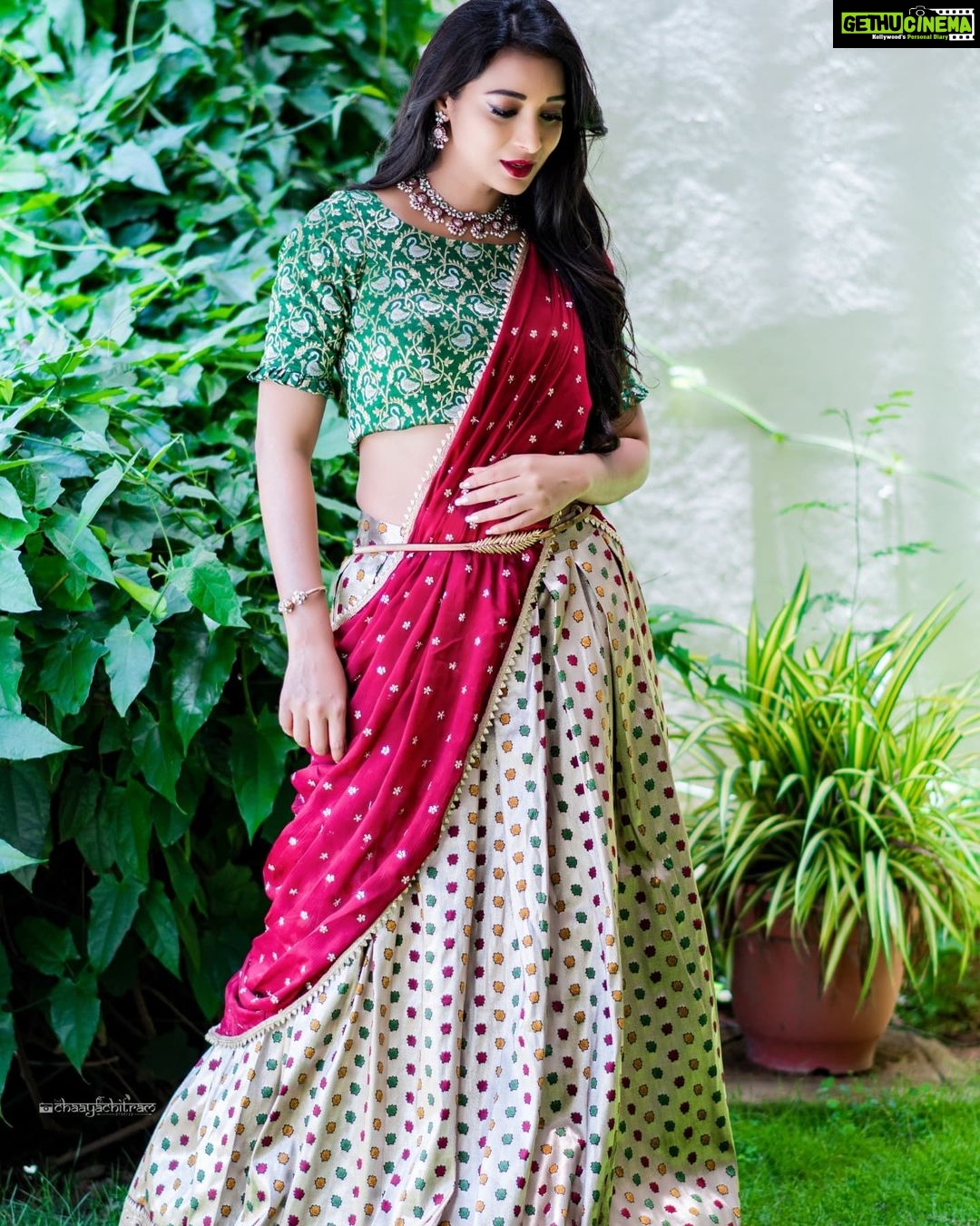 Bhanu Sri Mehra Instagram - 💃 📸:@saicharanthejareddyphotography Outfit:@navya.marouthu #tollywoodactress #bhanusree🔥❤️ #biggboss2 #anchor #hybridpilla #starmaa